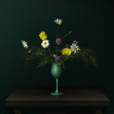 Stilleven met een vaas vol wilde bloemen door Juan Antonio Palacios