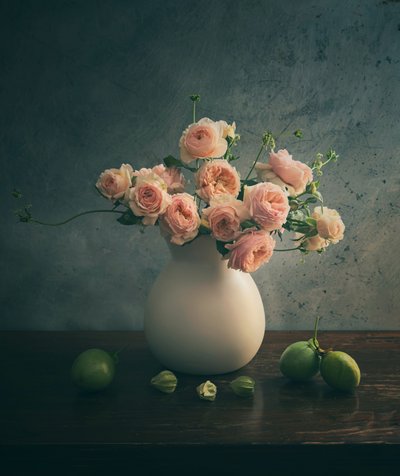 Stilleven met roze rozen door Judy Tseng