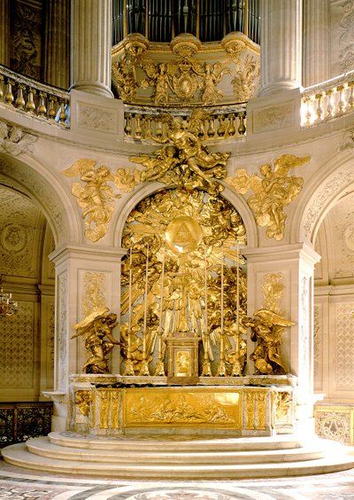 Het altaar in de koninklijke kapel door Jules Hardouin Mansart