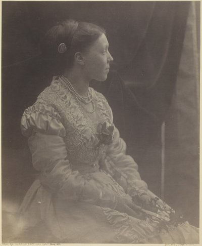 Anne Thackeray Ritchie, mei 1870 door Julia Margaret Cameron