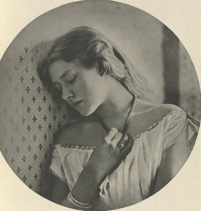 Ellen Terry, op zestienjarige leeftijd door Julia Margaret Cameron