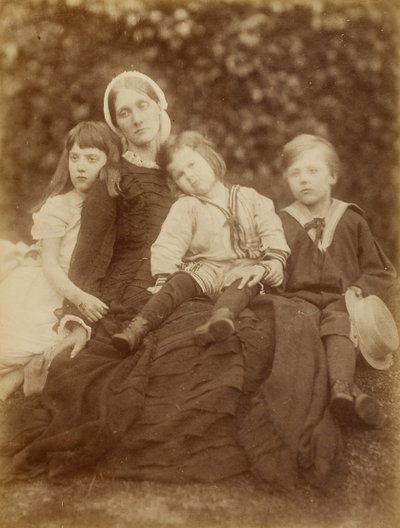 Mevrouw Herbert Duckworth met Florence Fisher, George Duckworth en Herbert Fisher, augustus 1872 door Julia Margaret Cameron