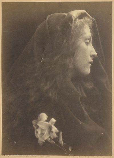 De engel bij het graf door Julia Margaret Cameron