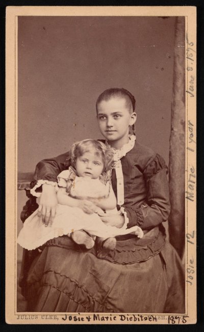 Groepsportret van Herman Henry Diebitsch Kinderen, Marie en Josephine Josie door Julius Ulke
