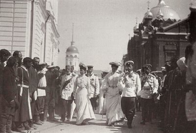 De Russische koninklijke familie bezoekt het Sarov-klooster, Rusland, 1903 door K. von Hahn