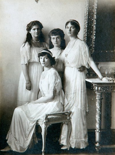 De vier dochters van Tsaar Nicolaas II van Rusland, 1910s door K. von Hahn