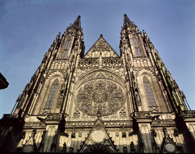 Gevel van de kathedraal van St. Vitus door Kamil and Mocker, J. Hilbert