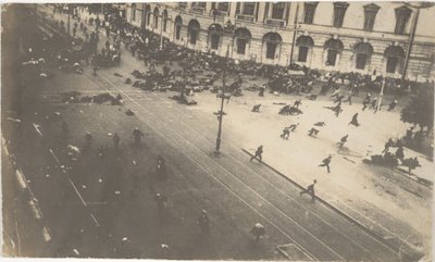 Regeringstroepen schieten op demonstranten, 4 juli 1917 door Karl Karlovich Bulla