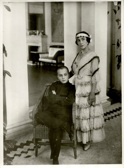 Mathilde Kschessinska 1872-1971 met haar zoon Vladimir, 1916 door Karl Karlovich Bulla