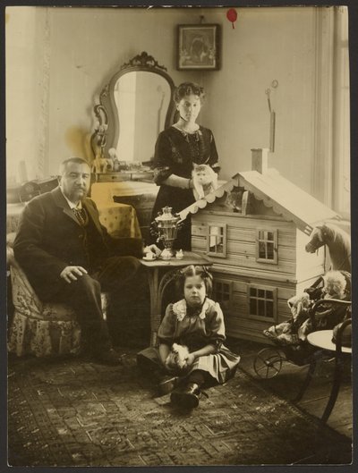 Alexander Kuprin [beroemde Russische schrijver] met zijn familie door Karl Karlovitz Bulla