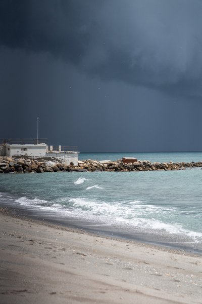 Bunker Beach II, 2021 (foto) door Katha Wood