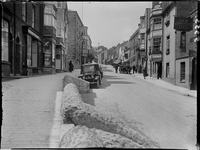 Broad Street, Lyme Regis, Dorset, 22/05/1925 door Katherine Jean Macfee