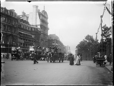 Piccadilly, City Of Westminster, London, 20/06/1911 door Katherine Jean Macfee