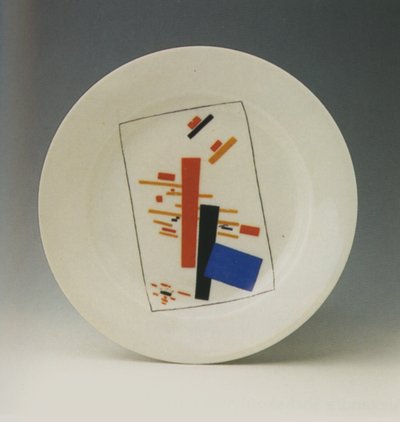 Bord met suprematistische decoratie door Kazimir Severinovich Malevich