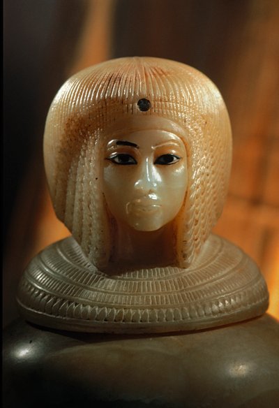 Canopische kruikdeksel in de vorm van Kiya, een secundaire vrouw van farao Akhenaten door Kenneth Garrett