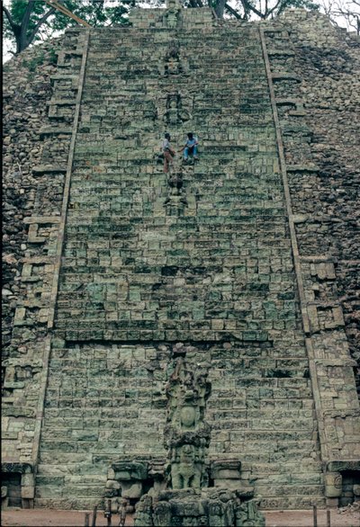 Copan, Hiërogliefentrap, Tempel 26, Maya, Honduras, La Ruta Maya door Kenneth Garrett