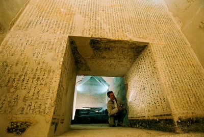 Egypte; Archeologie; Oude Koninkrijk; Saqqara, Audran Labrousse, Franse Missie, Pepi I, Graf door Kenneth Garrett