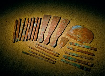 Egypte; Archeologie; Oude Koninkrijk; Saqqara, Graf van Qar, Qar, Arts, koper, gereedschap door Kenneth Garrett