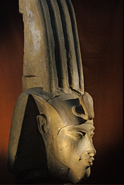 Hoofd van kolossaal beeld van Achnaton; Karnak; Aton Tempel; Amenhotep IV. Als een farao, 2009 (foto) door Kenneth Garrett