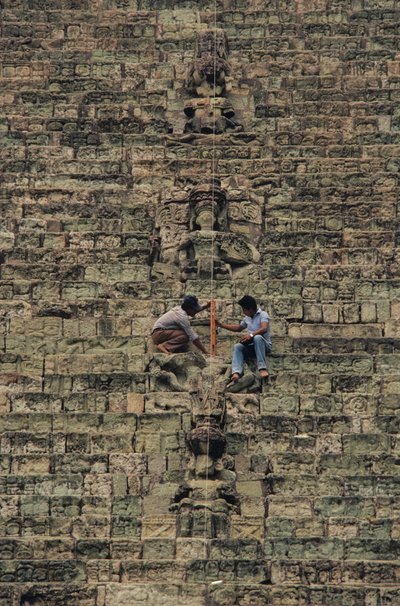 Hiërogliefentrap; Tempel 26, Maya, Copan, Honduras, Klassieke periode door Kenneth Garrett