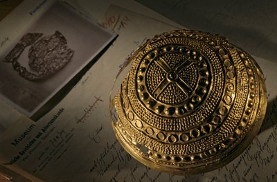 Krottdorf gouden hoed, Hemelschijf; Bronstijd; Oude culturen; Duitsland door Kenneth Garrett