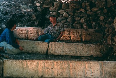 Maya; Guatemala; Ruta Maya, Dos Pilas. Arthur Demarest, Federico Fashen door Kenneth Garrett