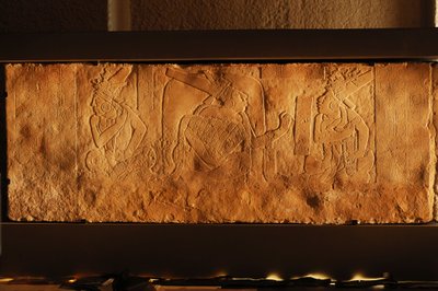 Tempel 19 troonbank, Palenque, Mexico, gravure van Akhal Mo Nab door Kenneth Garrett