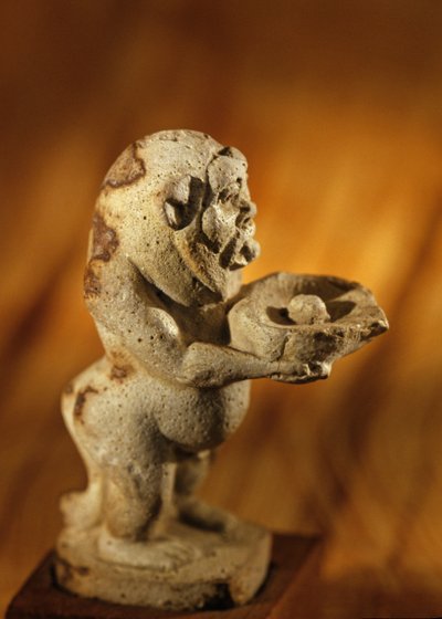 Zalfvat in de vorm van God Bes; regeerperiode van Toetanchamon of Achnaton, 2009 (foto) door Kenneth Garrett