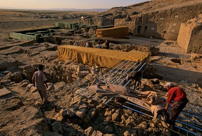 Urkesh, Hurrietenrijk, Syrië, 2400 v.Chr., Giorgio Buccellati, bedekkende opgravingen modder, 2004 door Kenneth Garrett