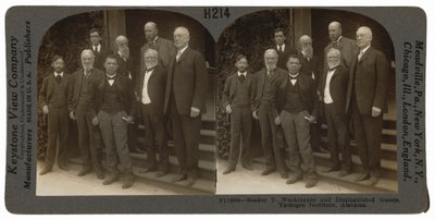 "Booker T. Washington en onderscheiden gasten, Tuskegee Institute, Alabama",april 1906 (foto) door Keystone View Company