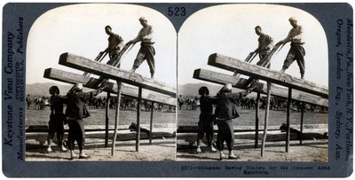 Chinese mannen zagen hout voor het Japanse leger, Mantsjoerije, Russisch-Japanse oorlog door Keystone View Company