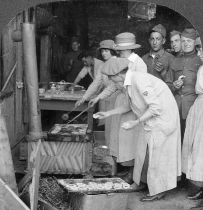 Donuts voor soldaten, Montabaur aan de Rijn, Duitsland, c1918-c1919 door Keystone View Company