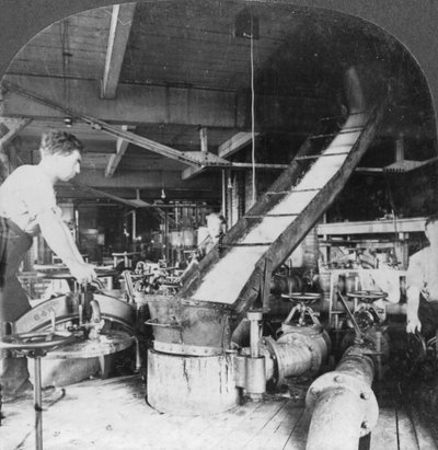 Suikerbietpulp en sap die van tank naar tank stromen, Montreal, Canada, begin 20e eeuw door Keystone View Company