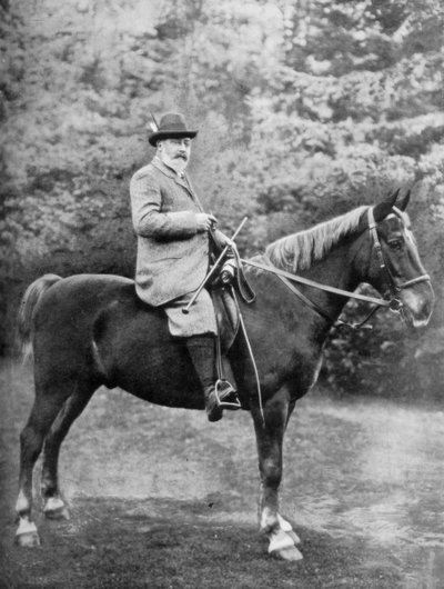 Koning Edward VII rijdt naar de dekking in Sandringham, Norfolk, c1902-c1910 1910 door Knights Whittome