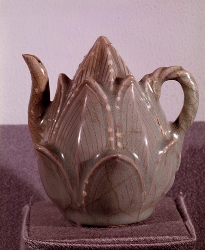 Koreaanse kunst: schenktuit in de vorm van een lotusbloem. Dim. 10,2 cm. Koryo-periode, eind 12e eeuw. Nationaal Museum van Korea door Korean School