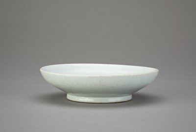 Schaal met inventarisinscriptie gedateerd 1832, 1832 door Korean School