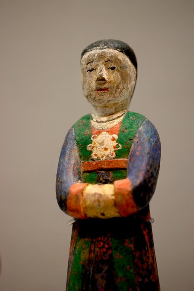 Decoratieve figuur van een graf. Polychroom gesneden hout, late Joseon periode door Korean School