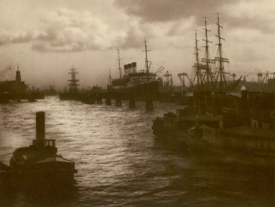 Im Hamburger Hafen door Kurt Hielscher