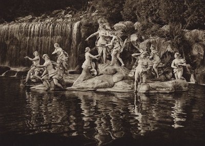Italië: Caserta, Gruppo di Diana, in het park door Kurt Hielscher