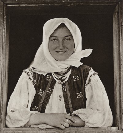 Roemenië: Oncesti, Bij het raam door Kurt Hielscher
