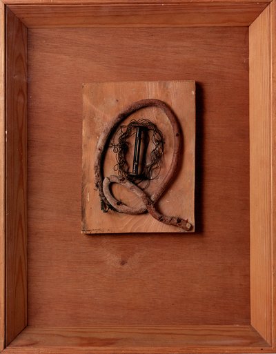 Zonder titel compositie met filmrol en draad door Kurt Schwitters (1887-1948) 1937-1940 Londen, Lords Gallery door Kurt Schwitters