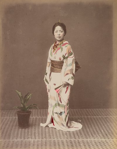 [Vrouw met potplant]. door Kusakabe Kimbei