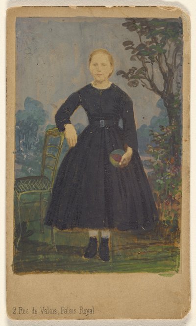 [Ongeïdentificeerde jonge vrouw staat, houdt een bal vast]. door L. Laporte