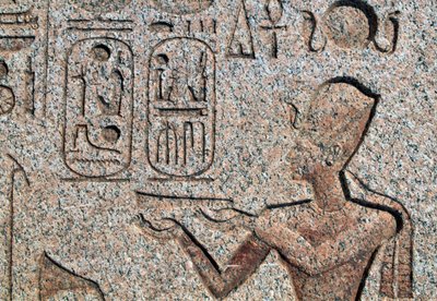Obelisk met reliëfs en inscripties van Ramses II, Grote Tempel van Amon, Tanis, Egypte, Egyptische beschaving, Nieuwe Koninkrijk, Dynastie XIX door Amadeo (after) Modigliani