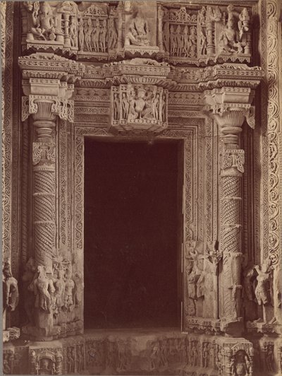 Binnen deur Sas Bahu Tempel, Gwalior door Lala Deen Dayal