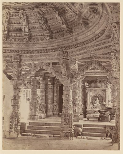 Interieur van Delwara Tempel met pilaren en dakkoepel, Mount Abu door Lala Deen Dayal