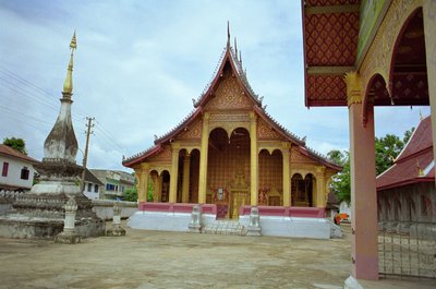 Wat Mai door School Laotian