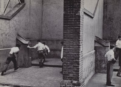 Fives, Eton door Laszlo Moholy Nagy