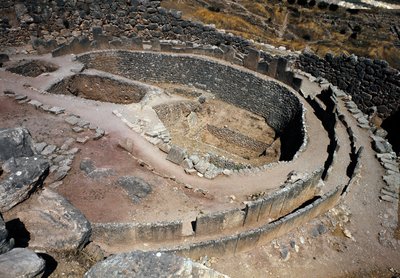 Luchtfoto van de eerste cirkel van graven (koninklijke begraafplaats) ontdekt door archeoloog Heinrich Schliemann (1822-1890) in de jaren 1870: site van de oude stad Mycene, in de Peloponnesos (1500-1100 v.Chr.) Griekenland door Late Helladic Period Mycenaean