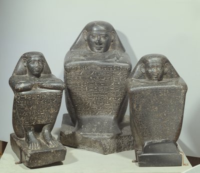 Blokbeelden van Akhamenru, Harwa en Amenemonet, 25e-26e Dynastie door Late Period Egyptian